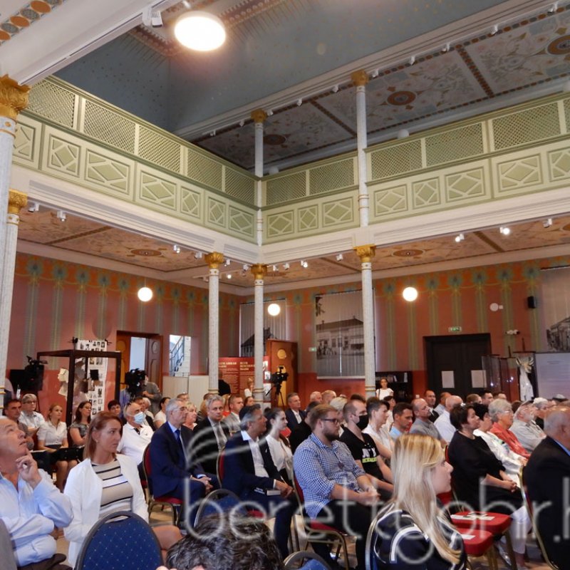 Átadták a felújított zsinagógát 03